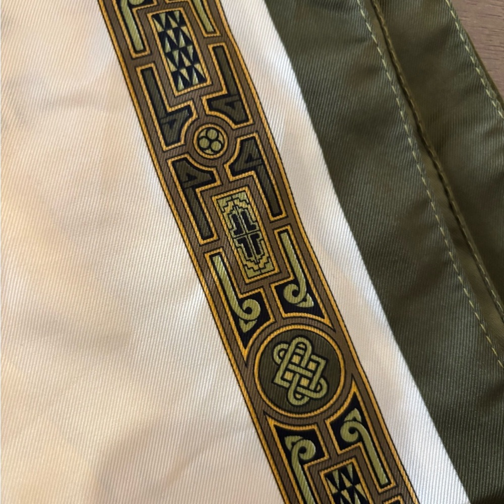 Vintage Irish Scarf with Green and Gold Design - Picture 7 of 7